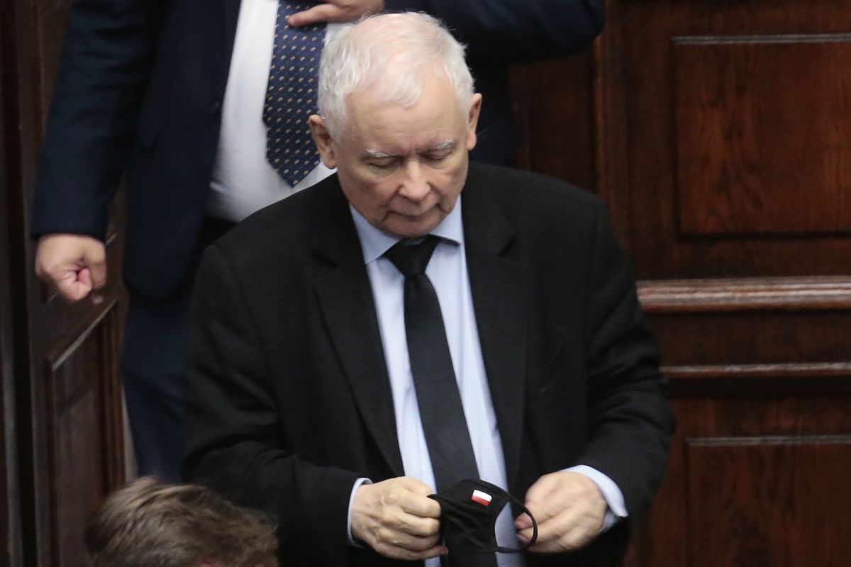 Niska średnia ocena Jarosława Kaczyńskiego wynika z kontrowersyjnych ocen 