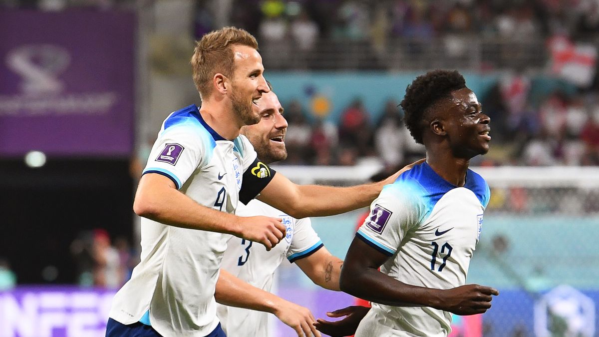 PAP/EPA / Neil Hall  / Na zdjęciu: reprezentanci Anglii cieszą się z gola