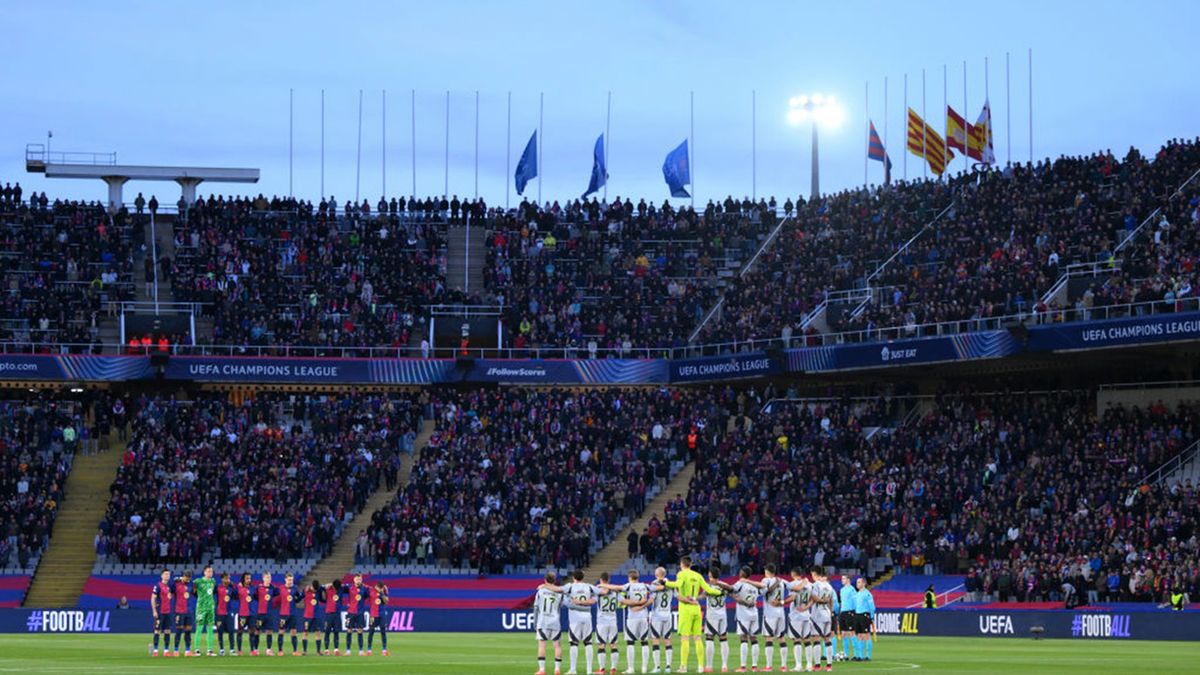 Getty Images / David Ramos / Na zdjęciu: minuta ciszy przed meczem Barcelona - Benfica