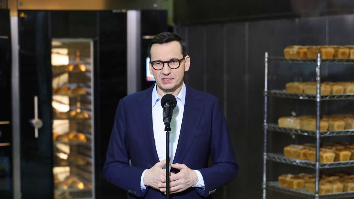 Mateusz Morawiecki
D�br�wka (woj. mazowieckie), 02.02.2023. Premier Mateusz Morawiecki podczas wizyty w piekarni "�ytnia" w D�br�wce, 2 bm. (jm) PAP/Rafa� Guz
Rafa� Guz
piekarnia �ytnia, polityk, polityka, wizyta, krajowa, prezes RM, rady ministr�w, RP, szef rz�du, chleb, chleba, chleby, pieczywa, pieczywo, p�ka, p�ki, rega�, rega�y, mikrofon, mikrofony, piec, wypiekanie