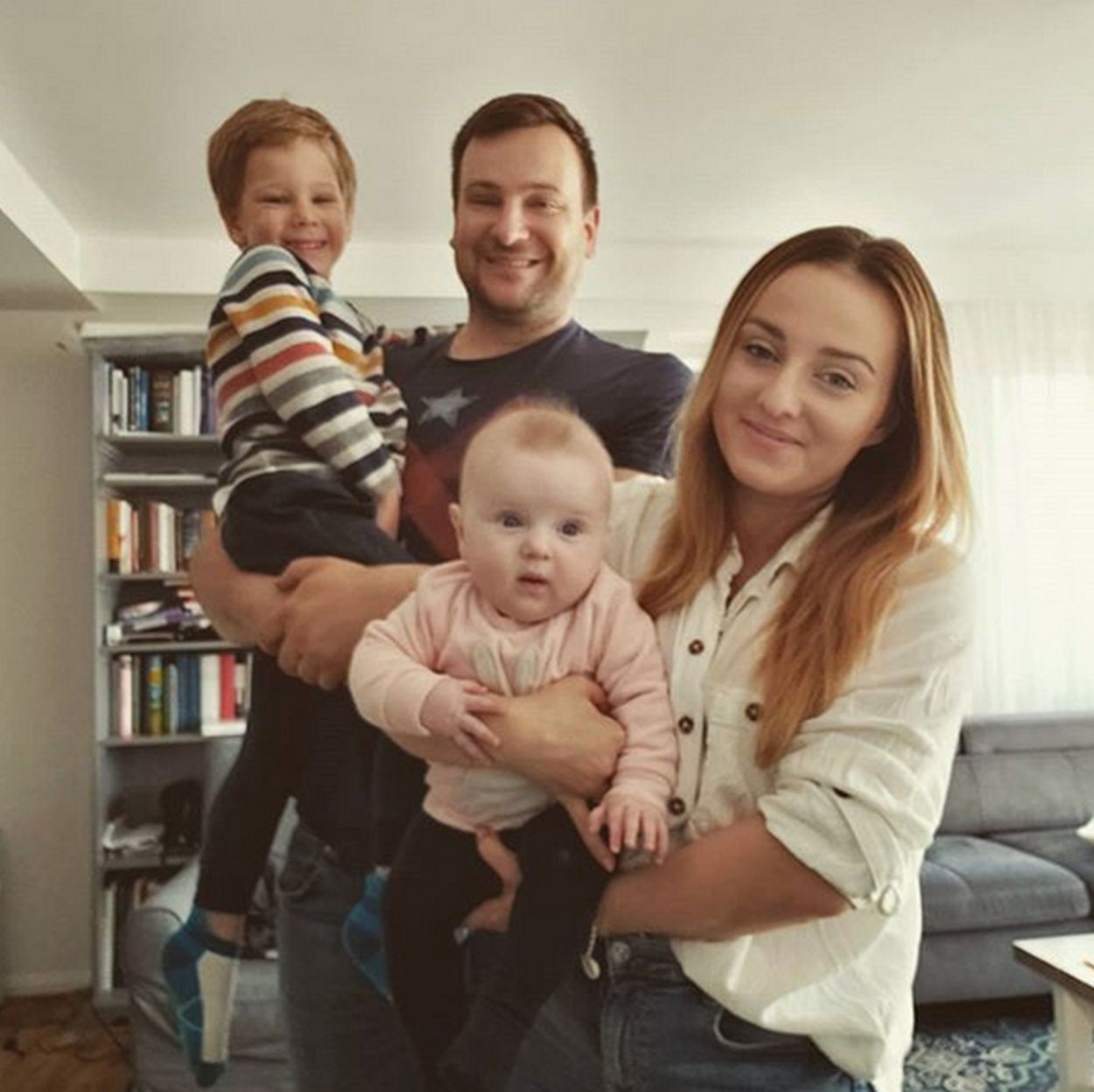Anna i Grzegorz Bardowscy z dziećmi