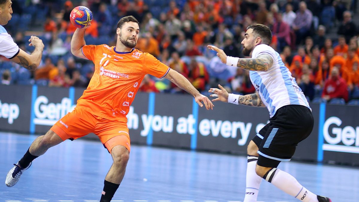 PAP / Łukasz Gągulski / Na zdjęciu: Rzucający Dani Baijens