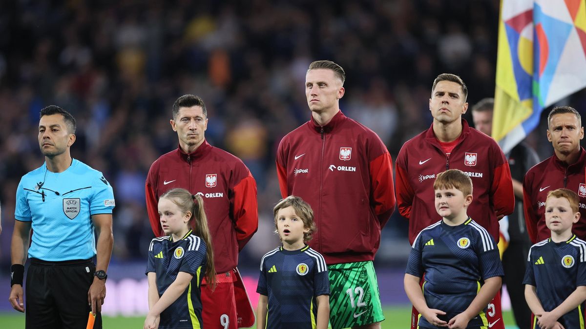 Zdjęcie okładkowe artykułu: PAP / Leszek Szymański / Na zdjęciu: Od prawej Przemysław Frankowski, Jan Bednarek, Marcin Bułka i Robert Lewandowski.