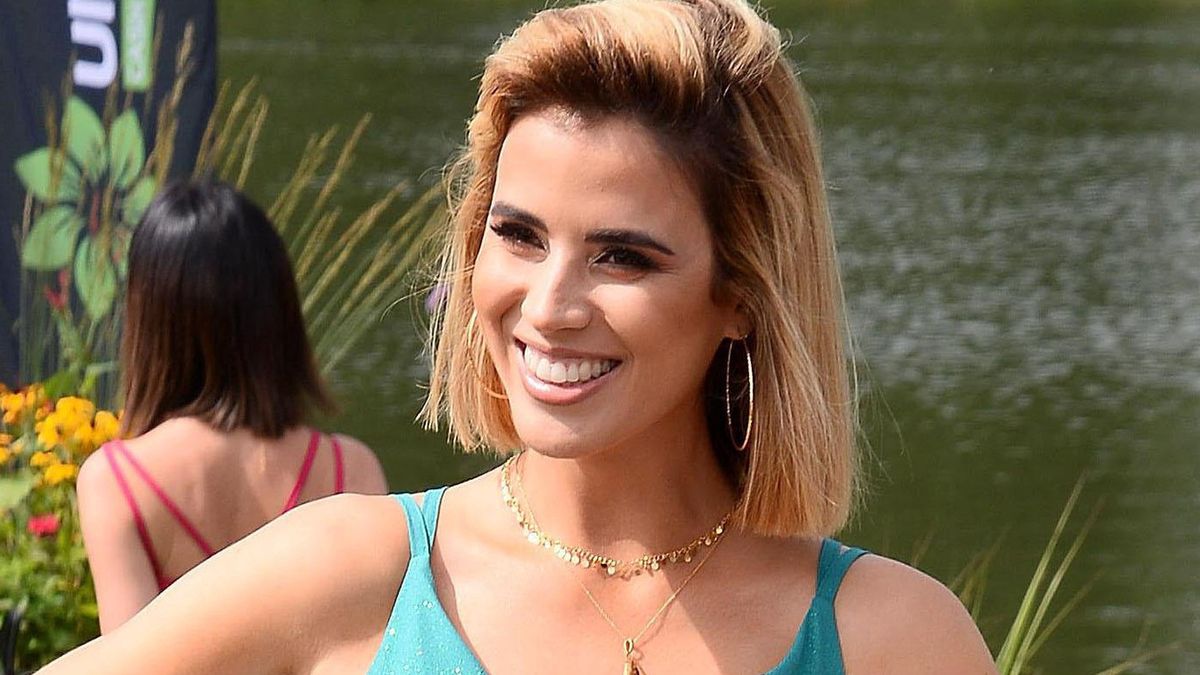 Michalina Sosna w sukience w kwiatki