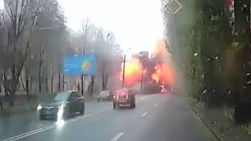 Фрагмент відеозапису ранкового удару росіян по Дніпру
