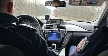 Pijany kierowca bez prawa jazdy niszczy ogrodzenie i próbuje uciec