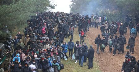 "Wysyłają migrantów na granicę". Mają szukać słabych punktów