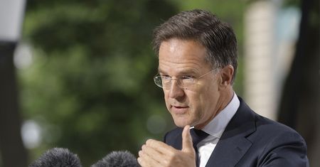 Rutte zwrócił się do młodych Rosjan. "Zostawią was na śmierć"