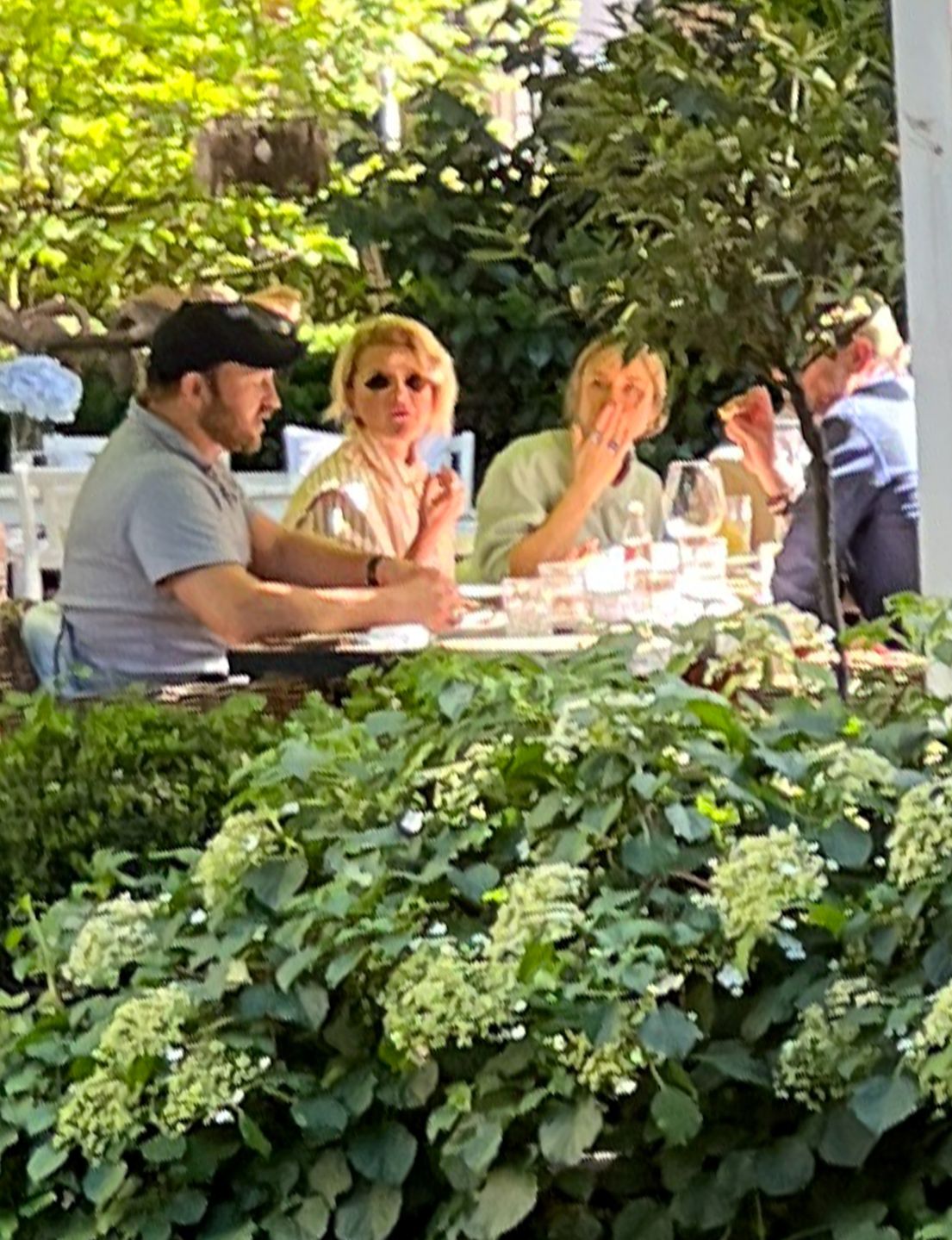 Borys Szyc na obiedzie z żoną, synem i Natalią Klimas