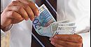 Mimo kryzysu szefowie banków wciąż pobierają premie