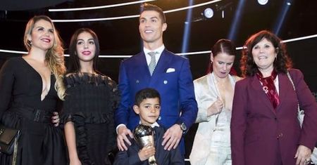 #dziejesiewsporcie: mama, siostry, ukochana. To one towarzyszyły Ronaldo na gali