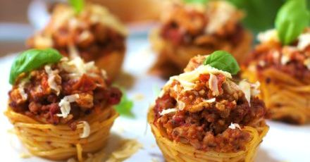 Muffiny ze spaghetti bolognese