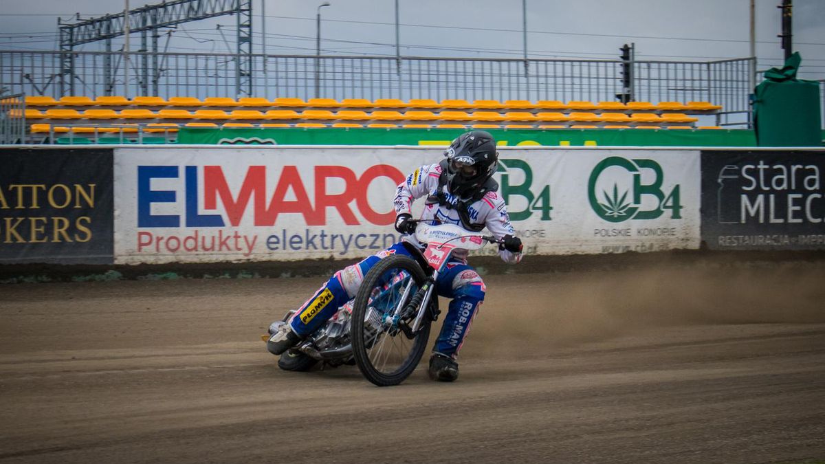 Zdjęcie okładkowe artykułu: Materiały prasowe / Miłosz Kaczmarek / AKŻ Speedway Ostrów / Oskar Kołak na torze w Rawiczu