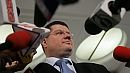 Sławomir Skrzypek rozmawia z dziennikarzami w Sejmie