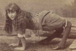 Freak Show - ''pokazy dziwaków''