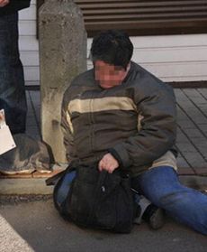 Dwójka dzieci pod opieką pijanej babci