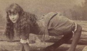 Freak Show - ''pokazy dziwaków''