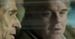 Philip Seymour Hoffman zaciąga się papierosem