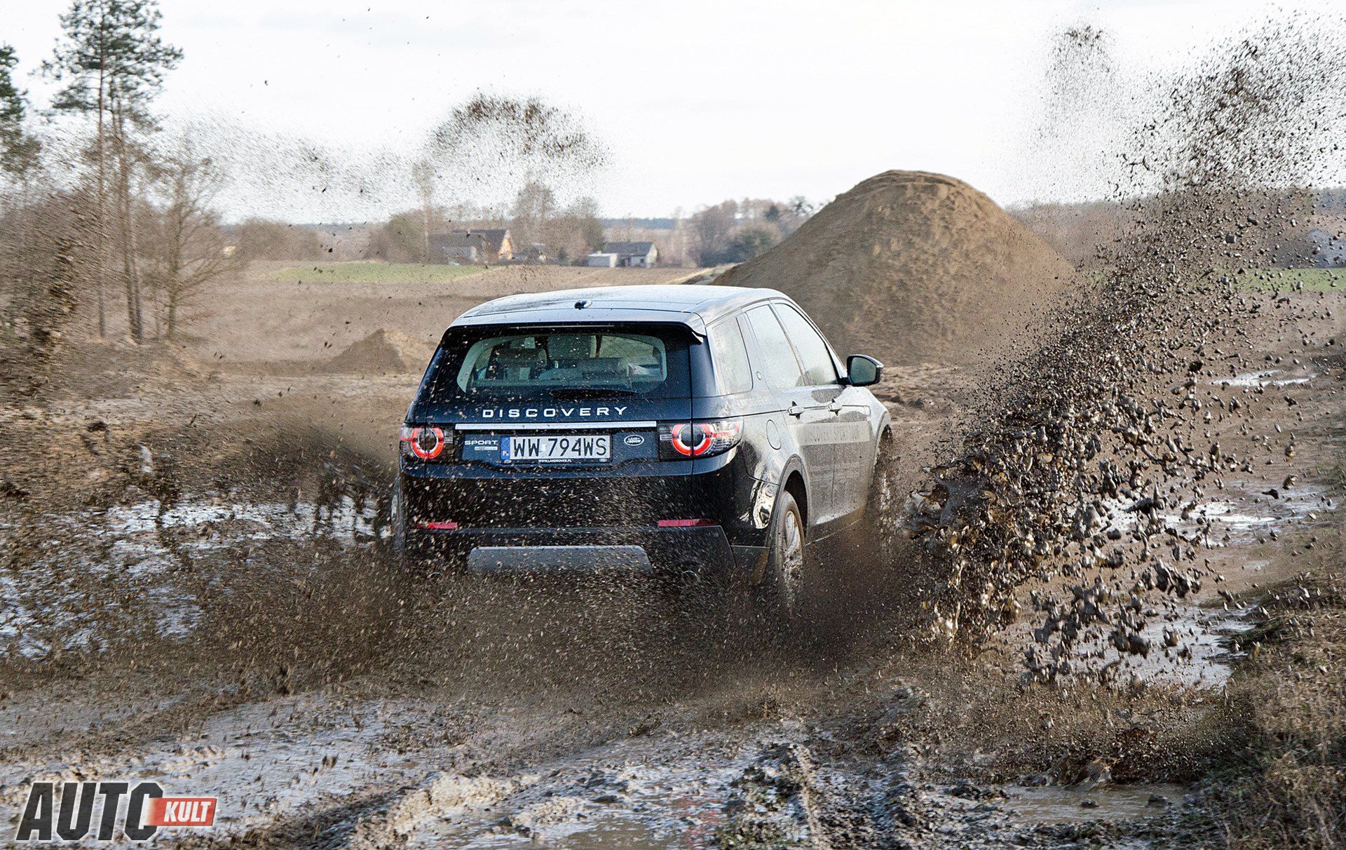 Błoto nie zniszczy auta nagle, ale powoduje przyspieszone zużycie niektórych elementów