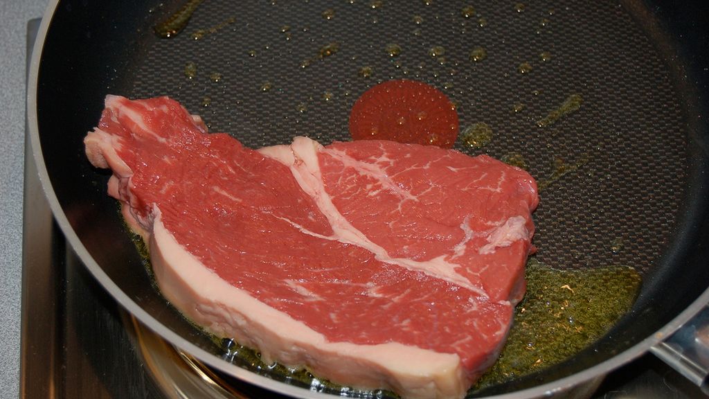 Surowe steki wołowe (samo mięso, z naturalnego wypasu)