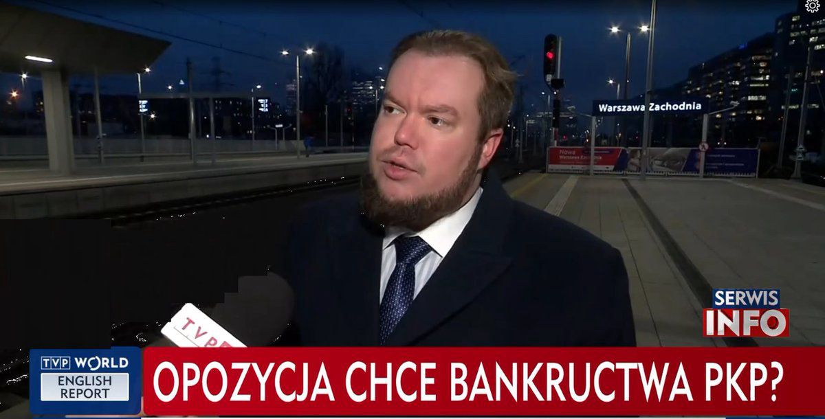 "Opozycja chce bankructwa PKP?" - grzmiał czerwony pasek w TVP Info