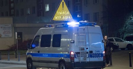Uderzył w koparkę. Zatrzymano trzech pijanych mężczyzn