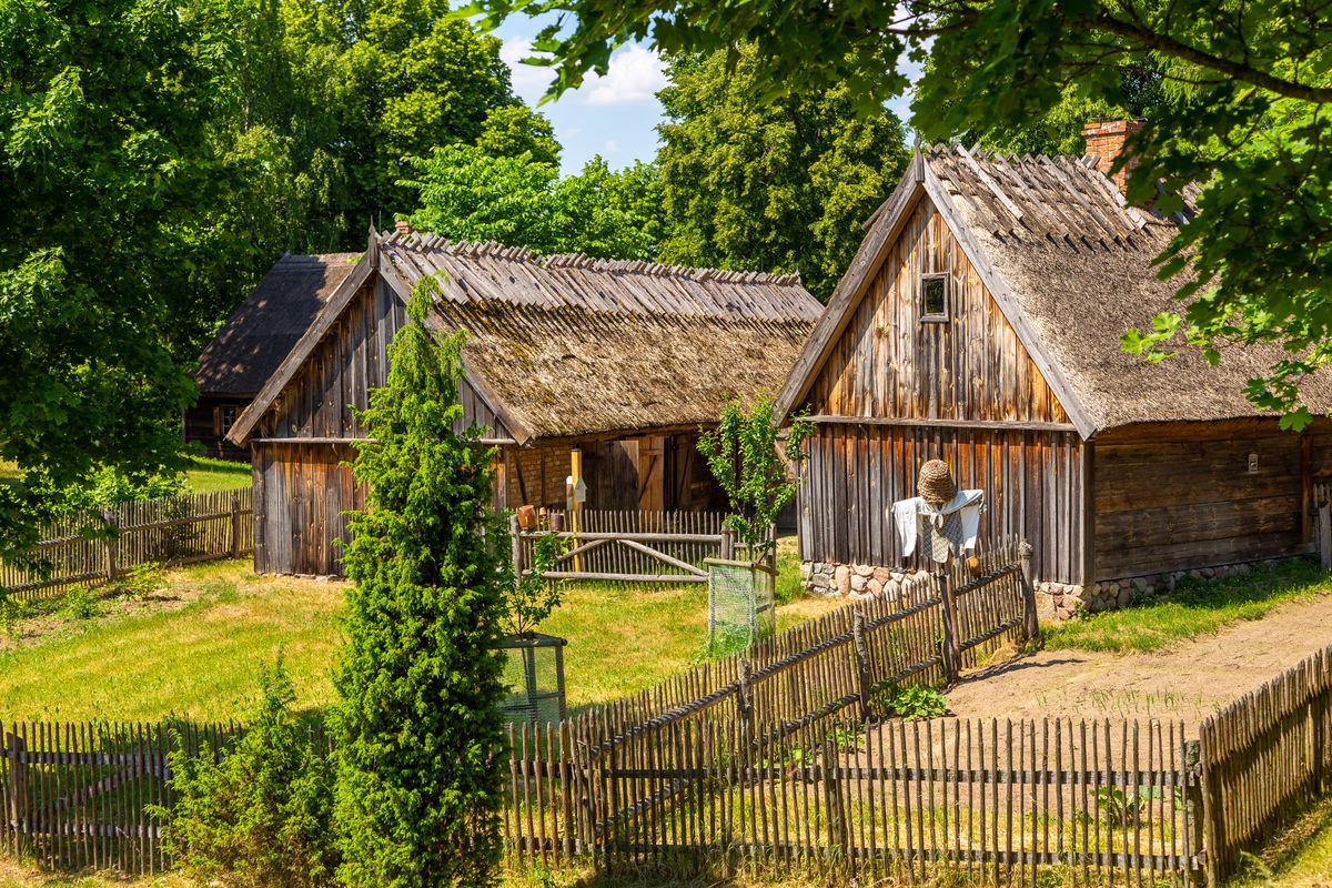 Najstarszy skansen w Polsce znajduje się w malowniczej, kaszubskiej wsi