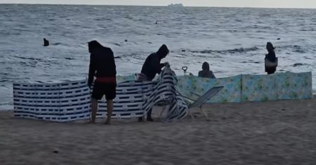 Była godz. 7:31. "Polacy nie śpią, rezerwują plażę". Nagranie z Władysławowa