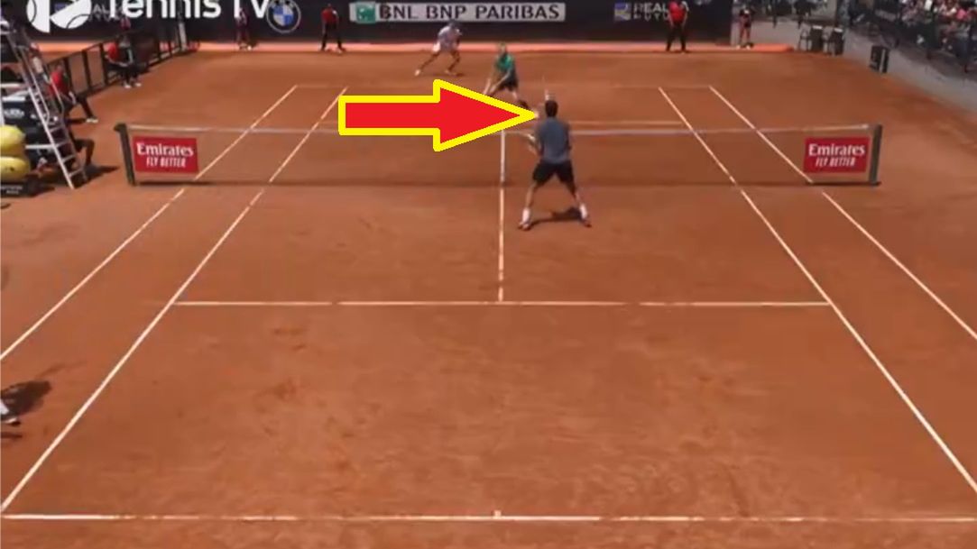 Na zdjęciu: Felipe Melo, który został trafiony w głowę