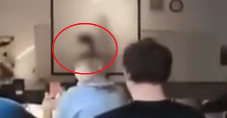 Skandal w Piasecznie. Uczeń rzucił się na nauczyciela