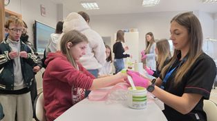 Dzień otwarty w TEB Liceum i Technikum w Piotrkowie. Szkołę odwiedzili ósmoklasiści