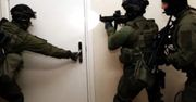 Zabarykadował się w domu. Groził policjantom. Teraz stanie przed sądem