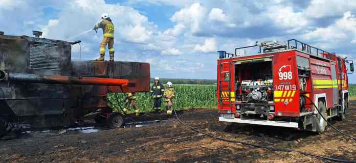 Pożar kombajnu i zboża w gm. Czarnocin. Trudne żniwa, ogromne straty