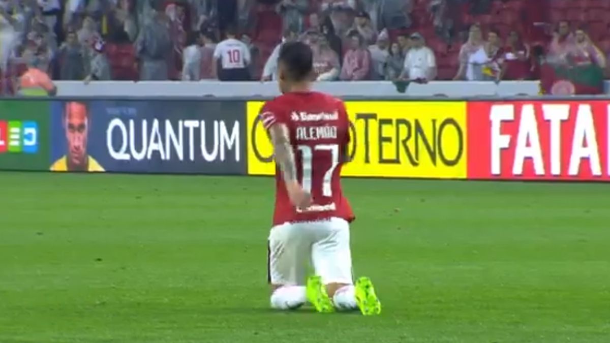 WP SportoweFakty / źródło: twitter.com/PontoInterFC/ Alemao podczas spotkania z Figueirense
