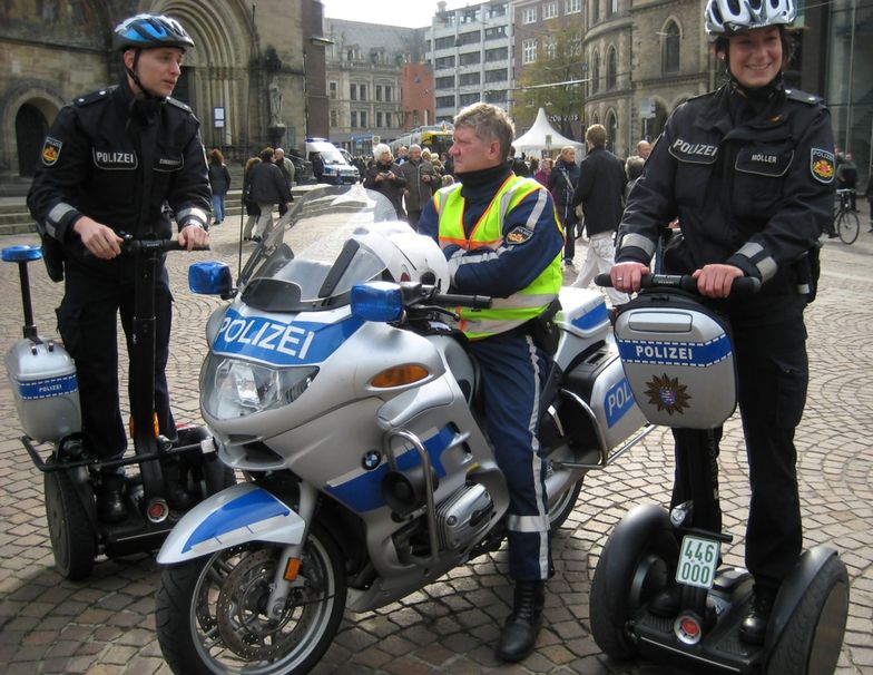 Policja w Niemczech będzie mogła nosić kolczyki