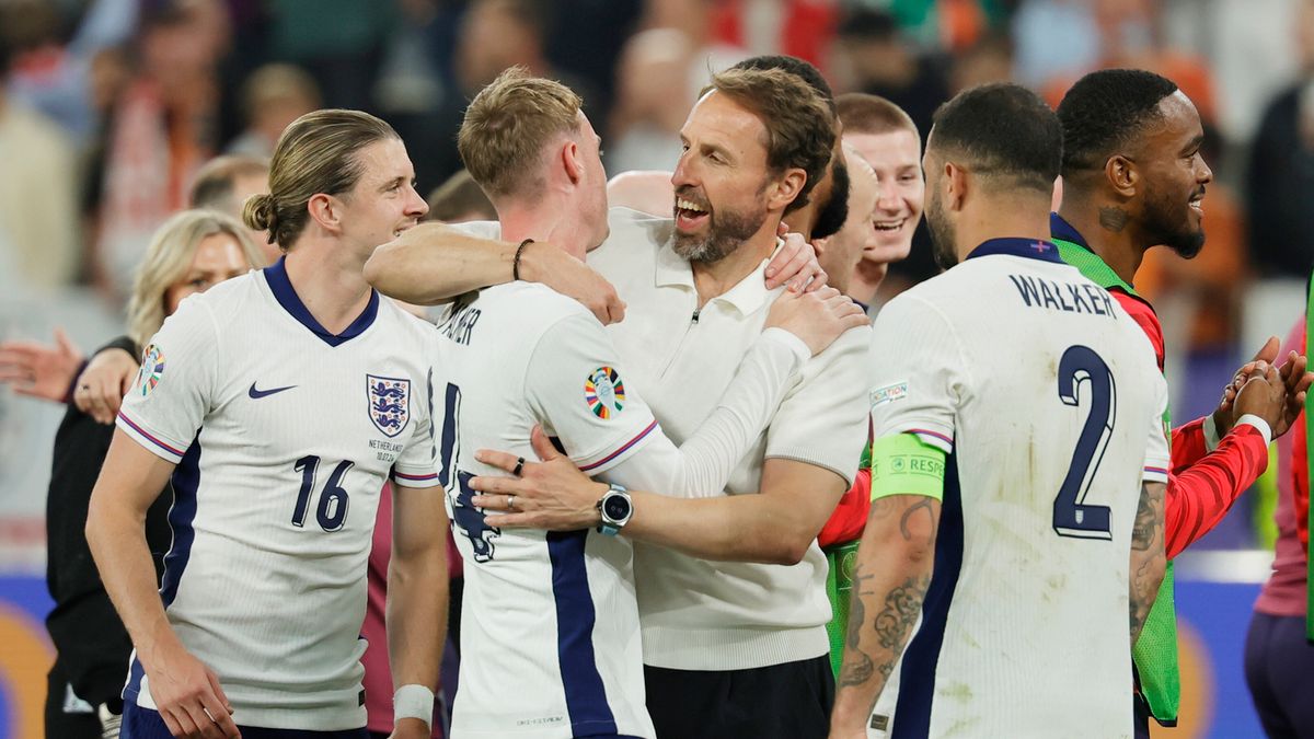 PAP/EPA / Piłkarze reprezentacji Anglii i Gareth Southgate