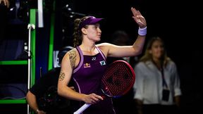 Przegrany set, walka z bólem i awans do finału WTA Finals