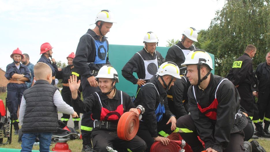 Gminne Zawody Sportowo-Pożarnicze odbyły się w Łękińsku w gminie Kleszczów