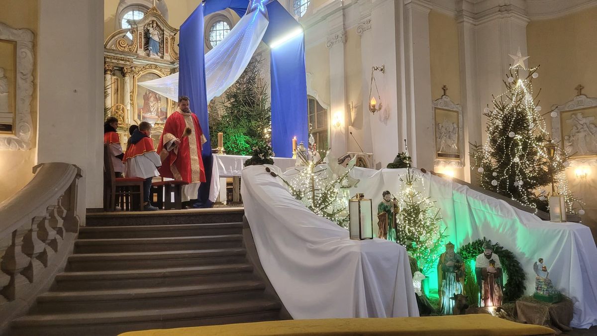 Wierni w parafii wybuchli śmiechem