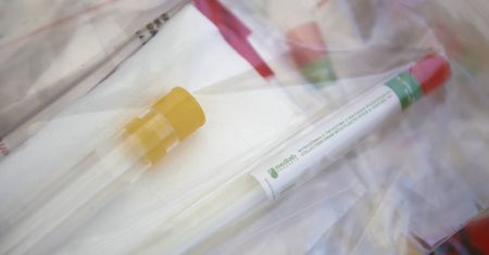 Włoski lekarz: koronawirus stracił na swej mocy