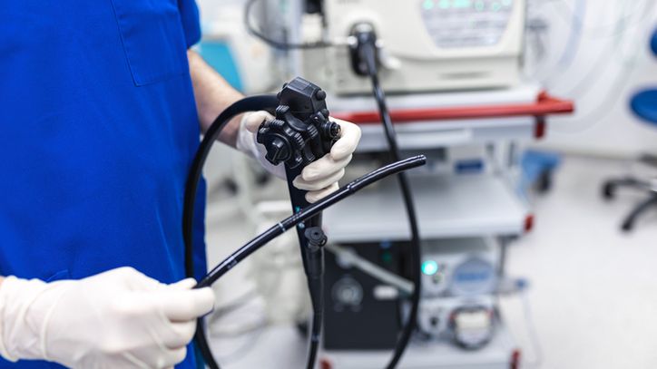 Kolonoskopia jest badaniem przesiewowym, które umożliwia zdiagnozowanie raka jelita grubego