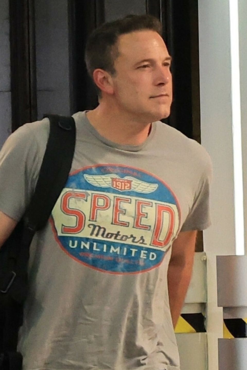 Ben Affleck na parkingu w Beverly Hills