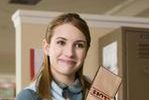 "Scream Queens": Krwawa guma balonowa Emmy Roberts