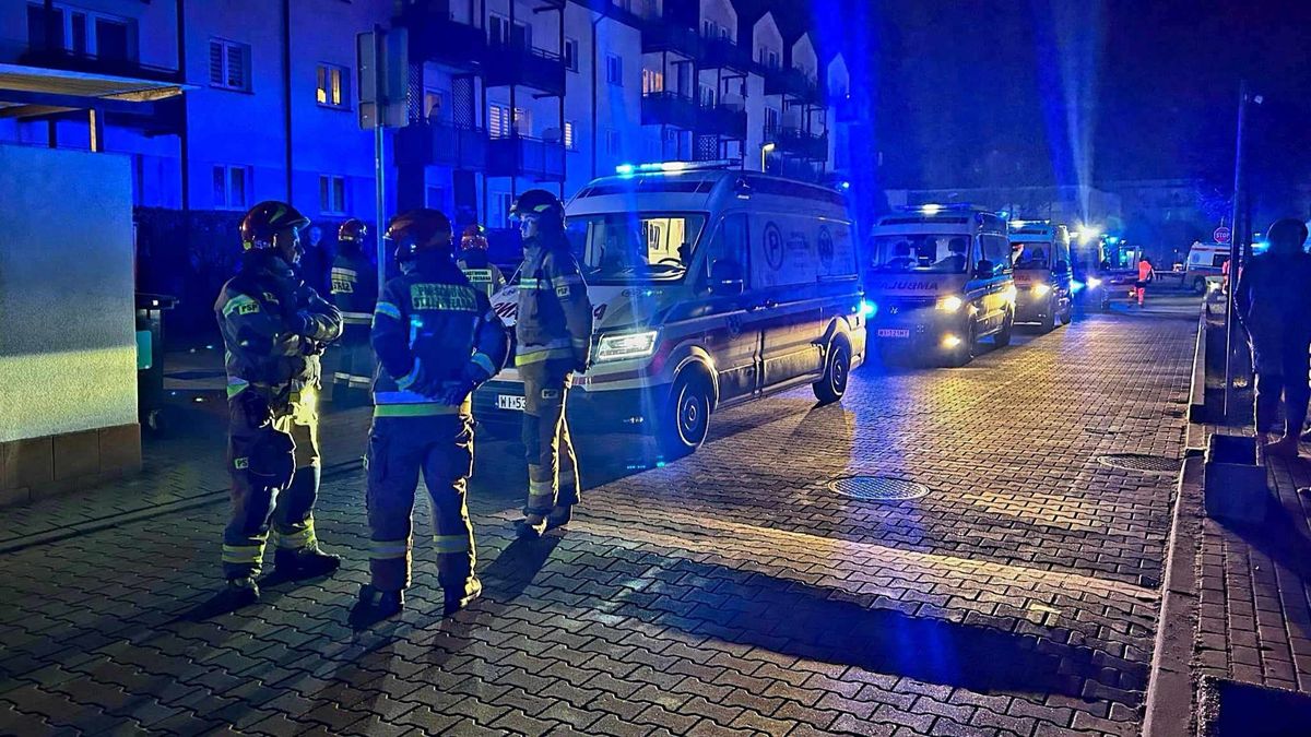 Pożar na warszawskiej Białołęce. Dwie osoby trafiły do szpitala 