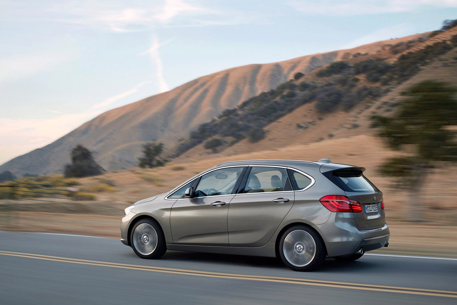 BMW przedstawiło 290 zdjęć z serią 2 Active Tourer [galeria] 9