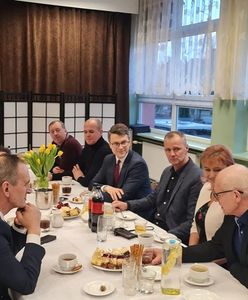 Rzecznik rządu na zakrapianej imprezie w szkole. Piotr Müller musi się tłumaczyć