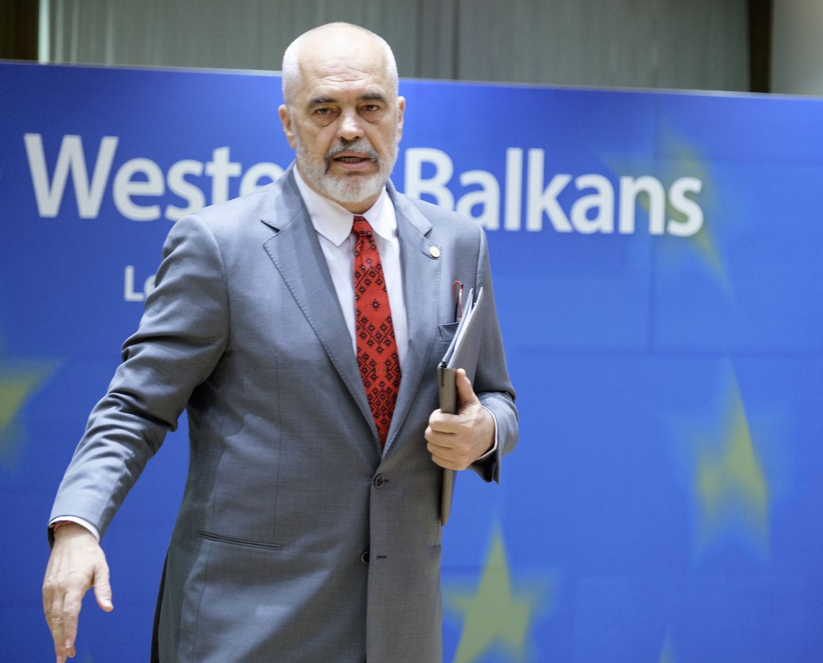 Europejski szczyt unijny, którego tematem była akcesja Ukrainy do struktur, wzbudziła gniew przywódców państw od lat czekających na przyjęcie. Edi Rama, premier Albanii zademonstrował swoje niezadowolenie  