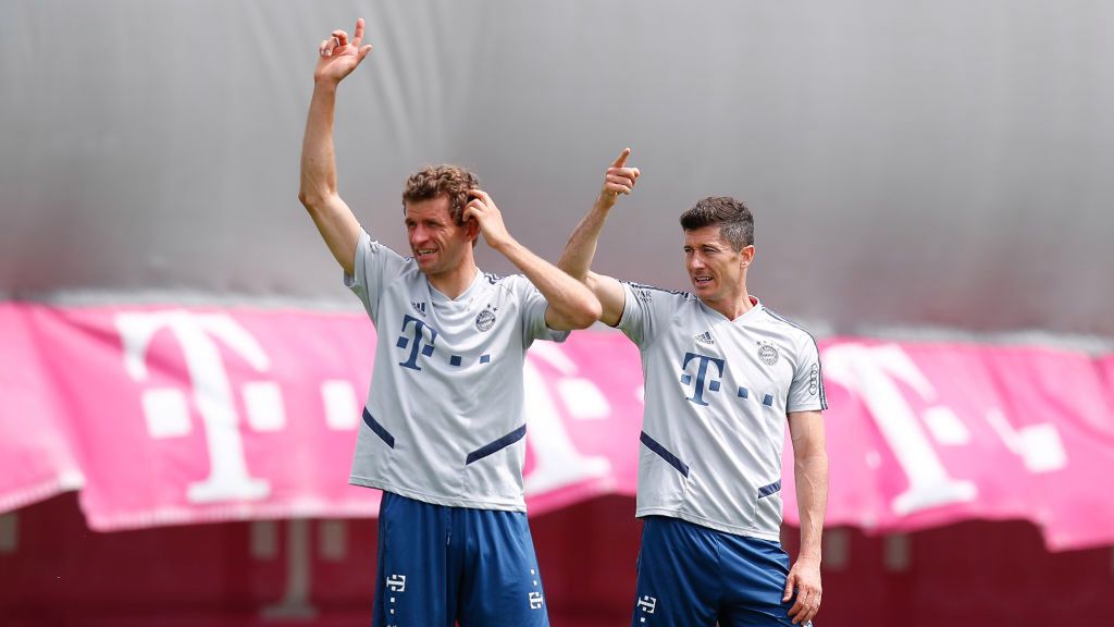 Zdjęcie okładkowe artykułu: Getty Images / M. Donato/FC Bayern / Na zdjęciu: Thomas Mueller i Robert Lewandowski