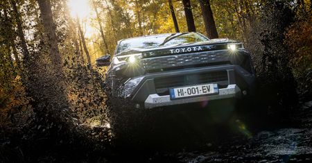 Pierwsza jazda: elektryczna Toyota Hilux. Tak, ma to sens