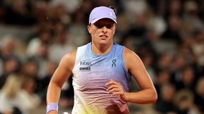 Usiadła z opuszczoną głową. Po chwili wypowiedziała ważne słowa